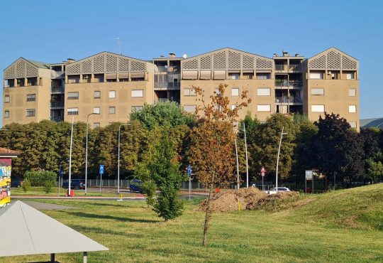 Una testimonianza urbanistica rivitalizzata con la facciata ventilata Isotec Parete Black
