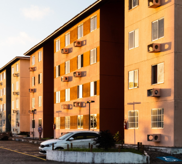 Orari di lavoro condominio: guida completa a regole, divieti e diritti dei vicini