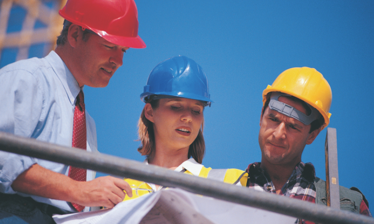 Differenze tra Ingegnere e Geometra nelle pratiche edilizie: guida completa