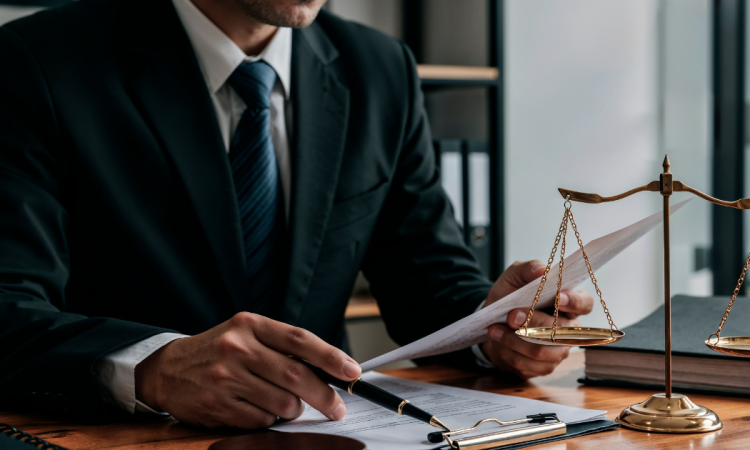 Difetto di legittimazione del progettista, il TAR Lombardia chiarisce chi può impugnare i titoli edilizi