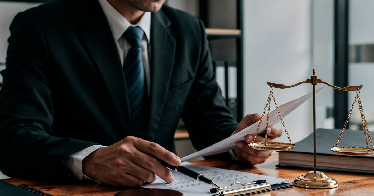 Difetto di legittimazione del progettista, il TAR Lombardia chiarisce chi può impugnare i titoli edilizi